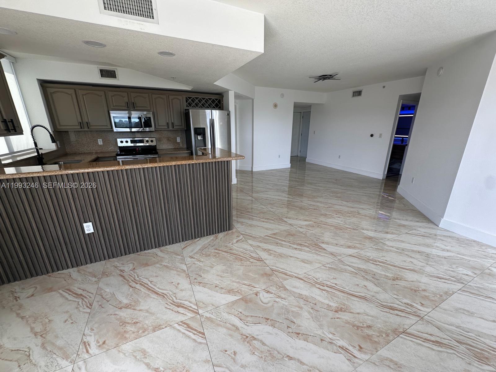 4242 NW 2nd St #1116, Miami FL 33126