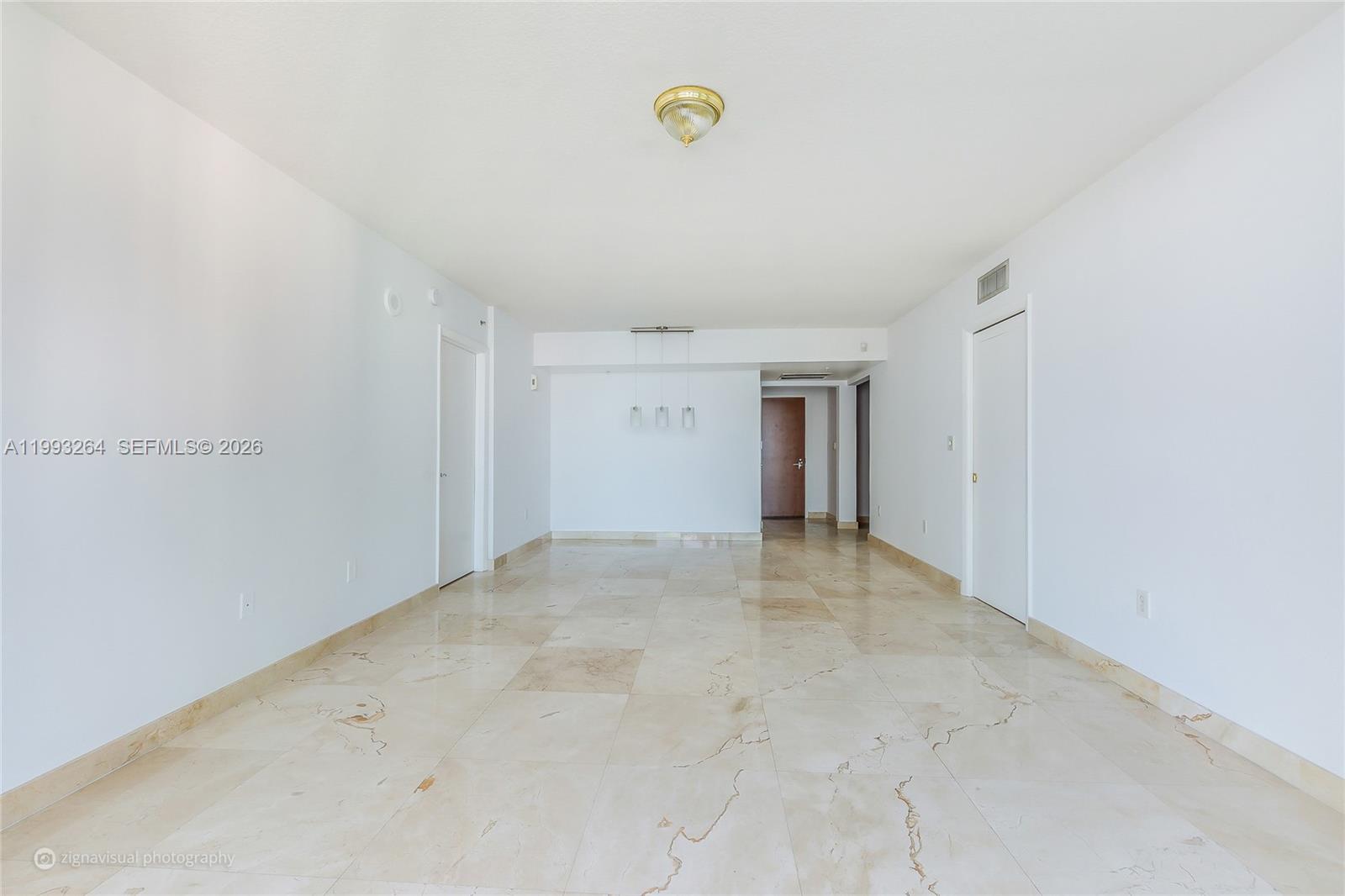 31 SE 5th St #2708, Miami FL 33131