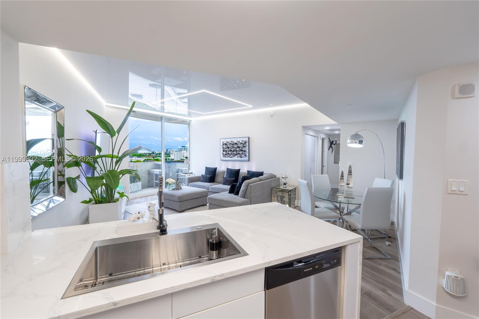 19501 W Country Club Dr #1011, Aventura FL 33180