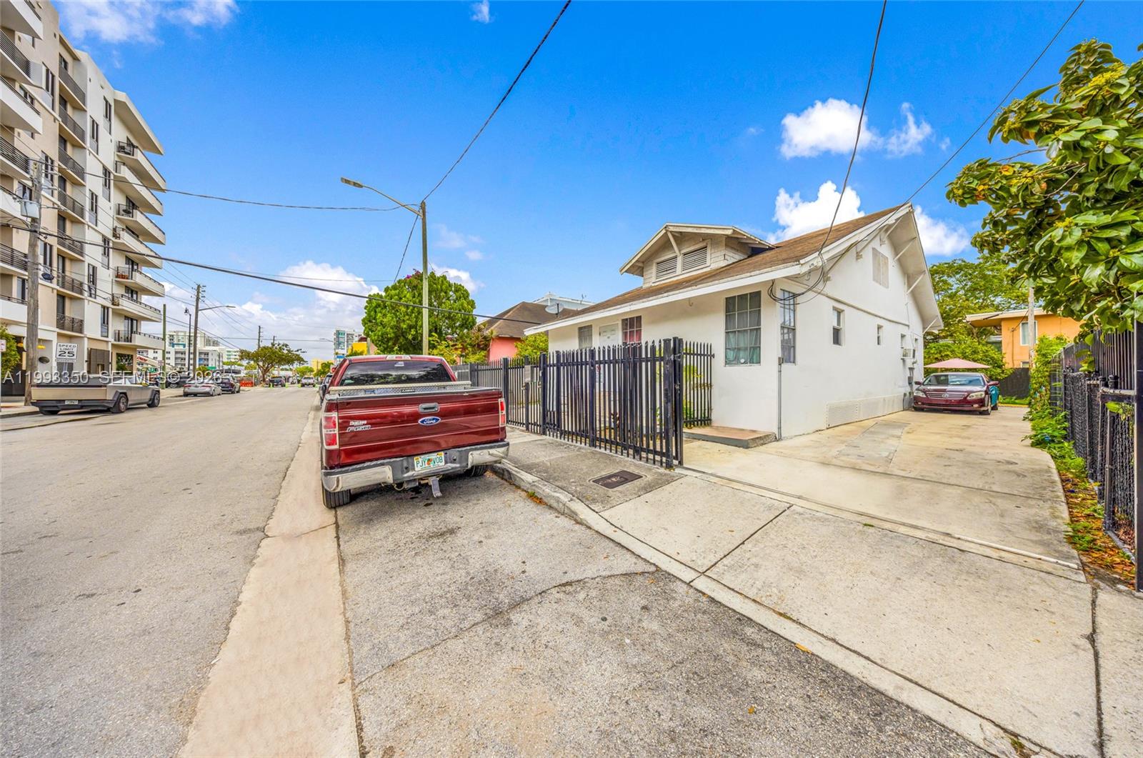 127 SW 7th Ave, Miami FL 33130
