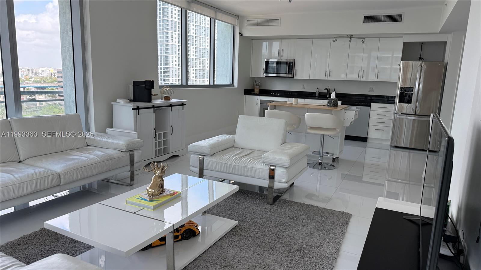 92 SW 3rd St #1505, Miami FL 33130