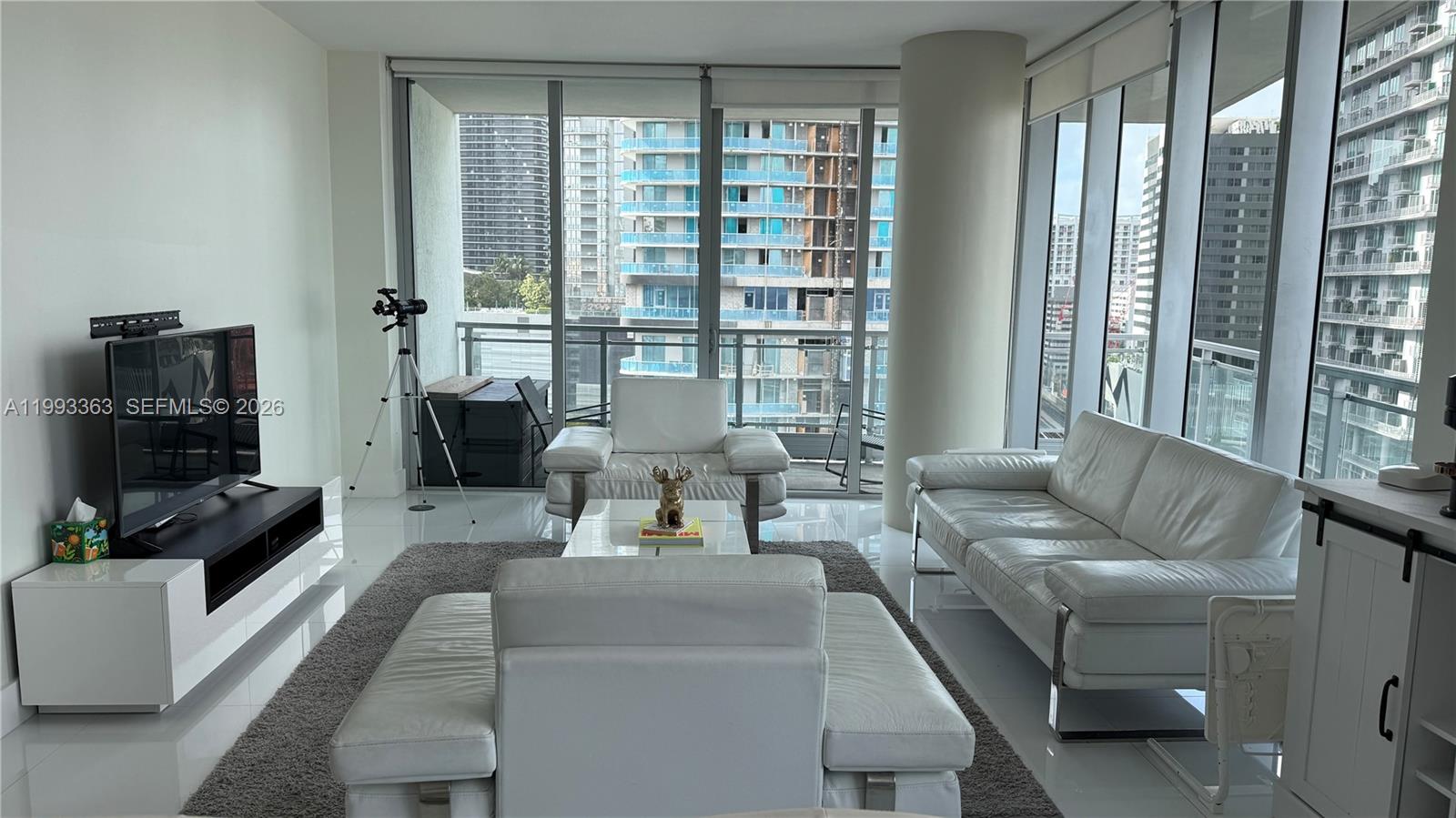 92 SW 3rd St #1505, Miami FL 33130