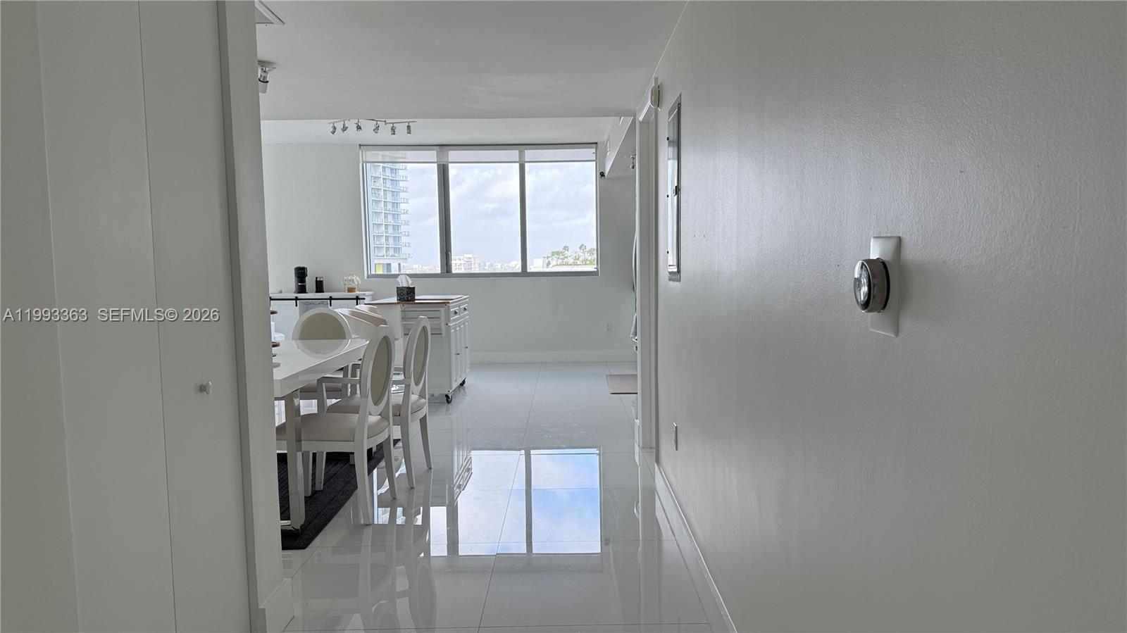 92 SW 3rd St #1505, Miami FL 33130