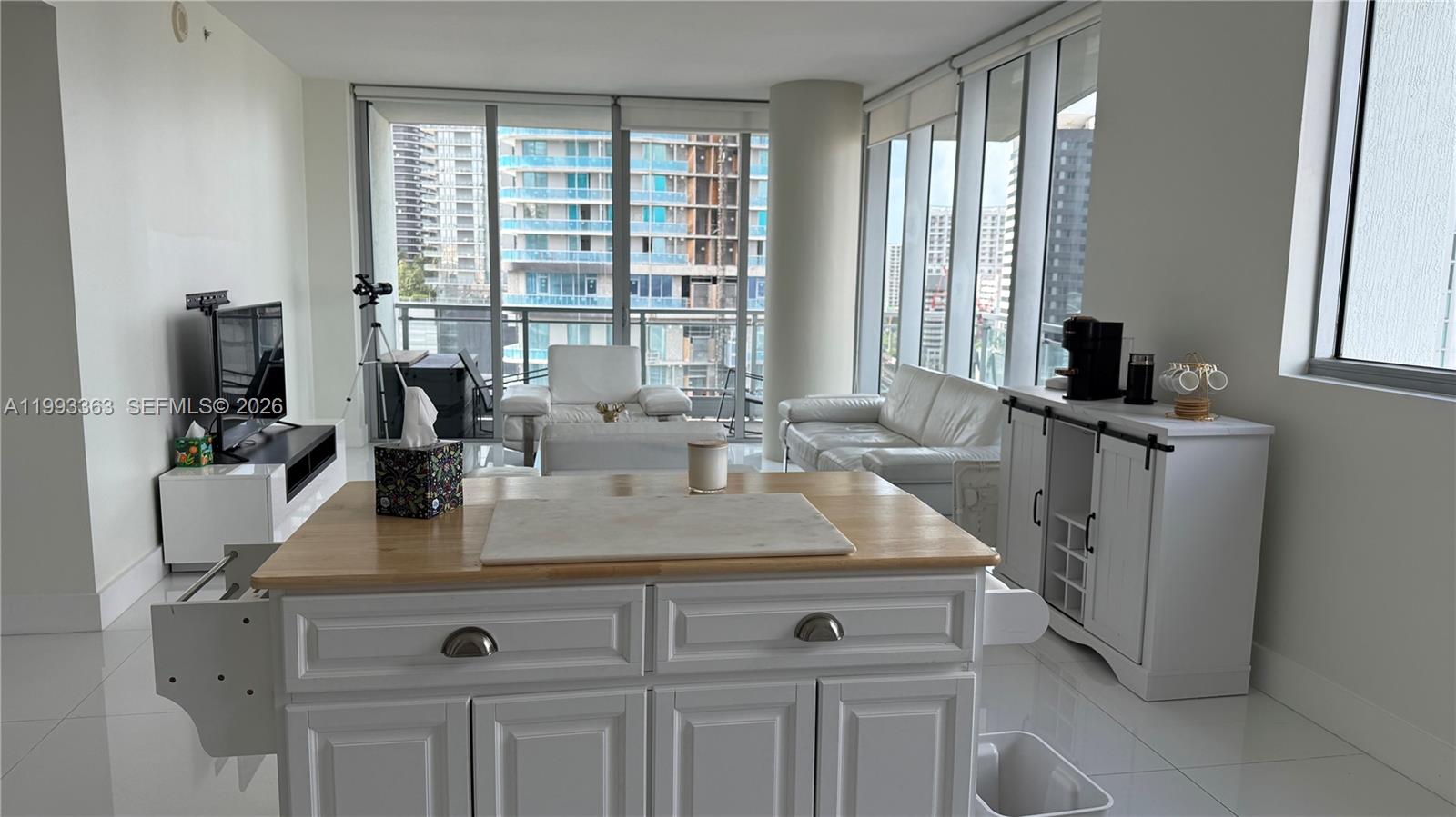 92 SW 3rd St #1505, Miami FL 33130