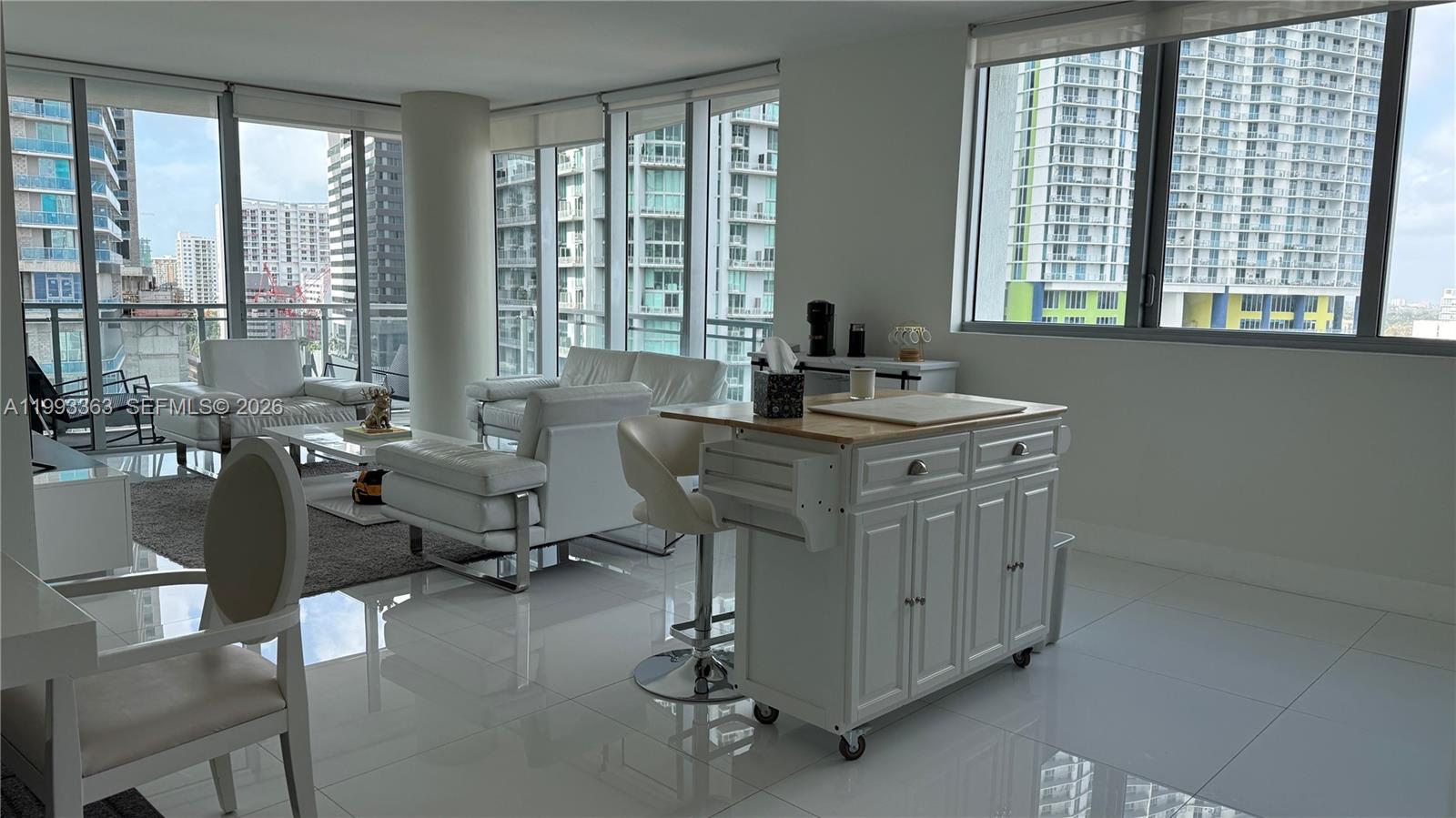 92 SW 3rd St #1505, Miami FL 33130