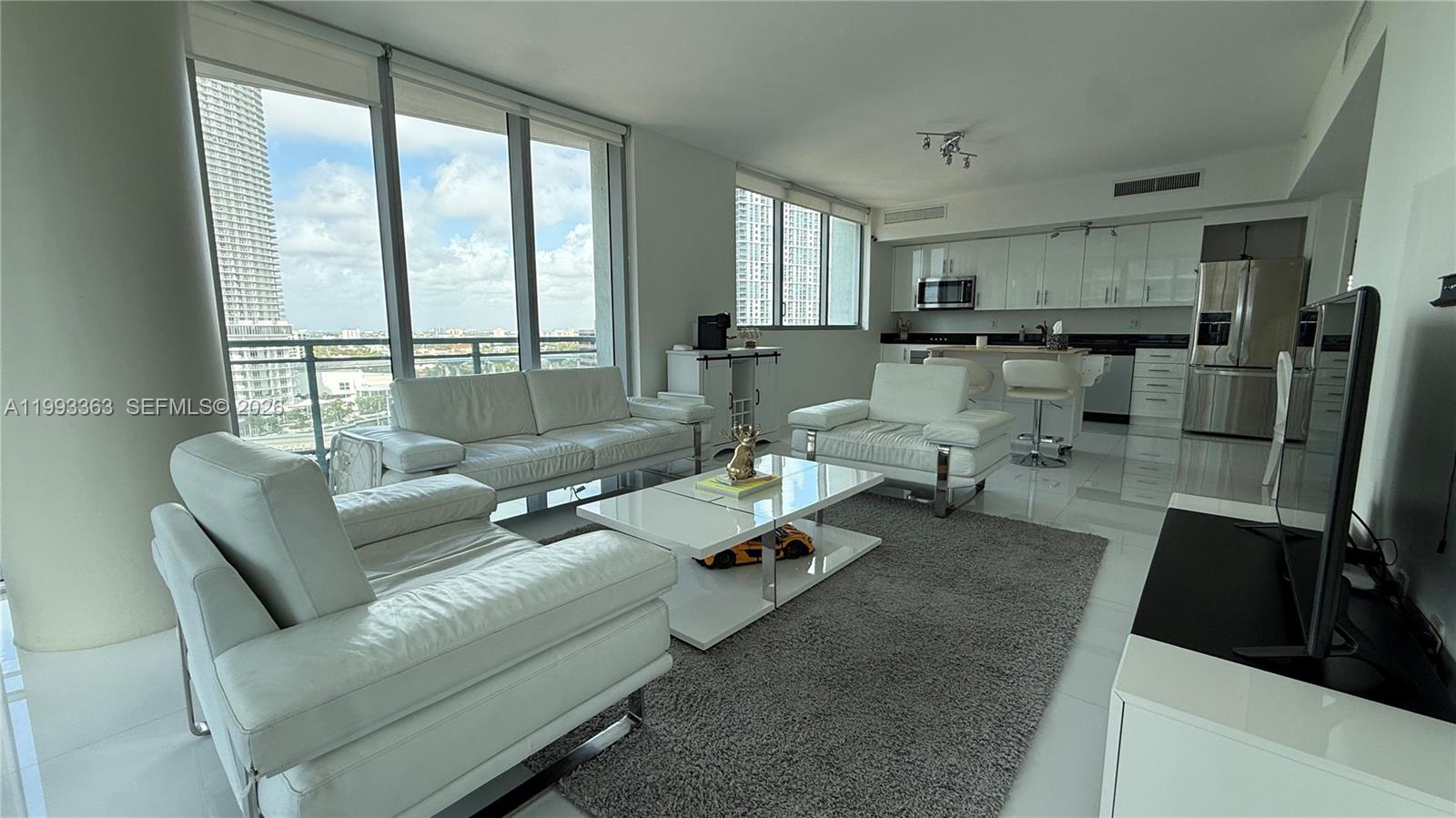 92 SW 3rd St #1505, Miami FL 33130
