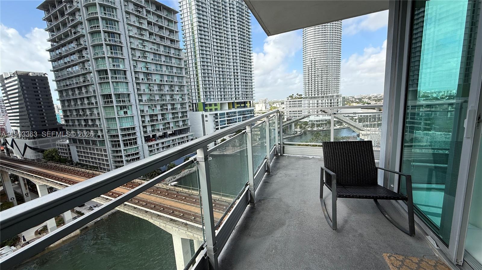 92 SW 3rd St #1505, Miami FL 33130