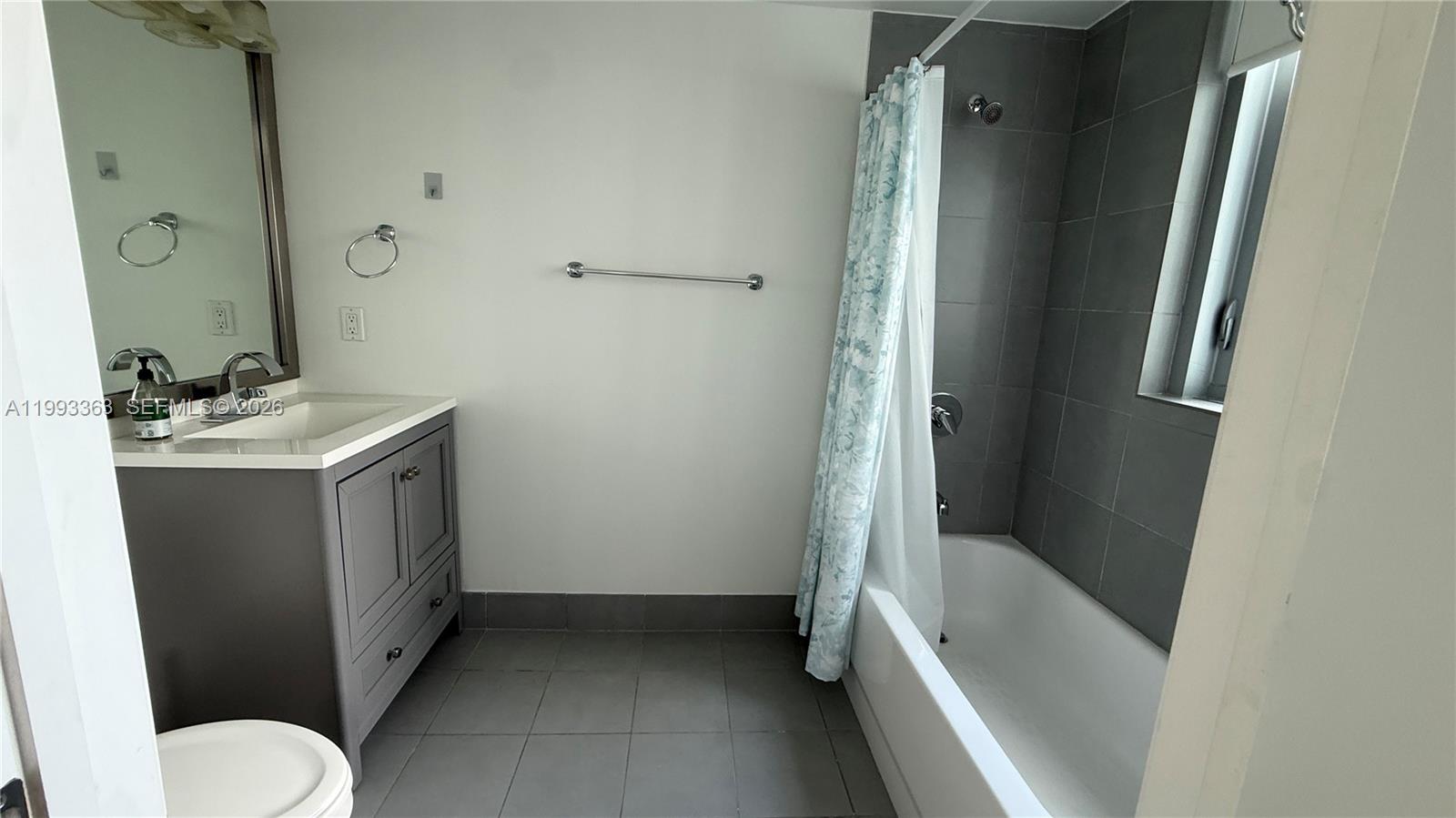 92 SW 3rd St #1505, Miami FL 33130