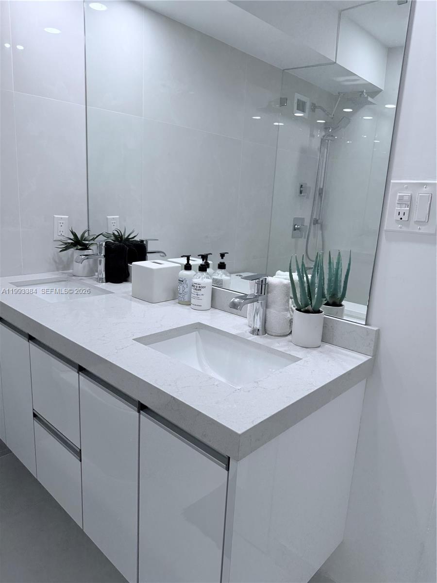 1000 West Ave #1523, Miami Beach FL 33139