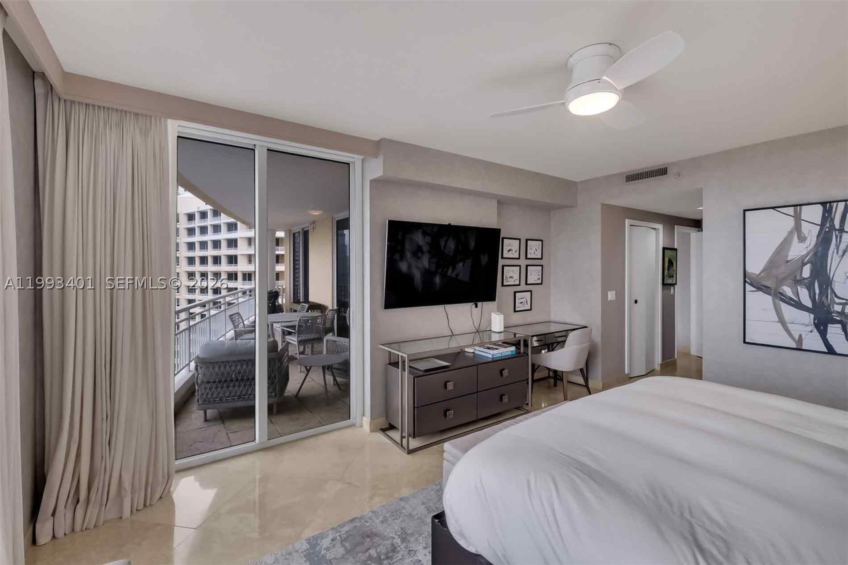 848 Brickell Key Dr #2605, Miami FL 33131