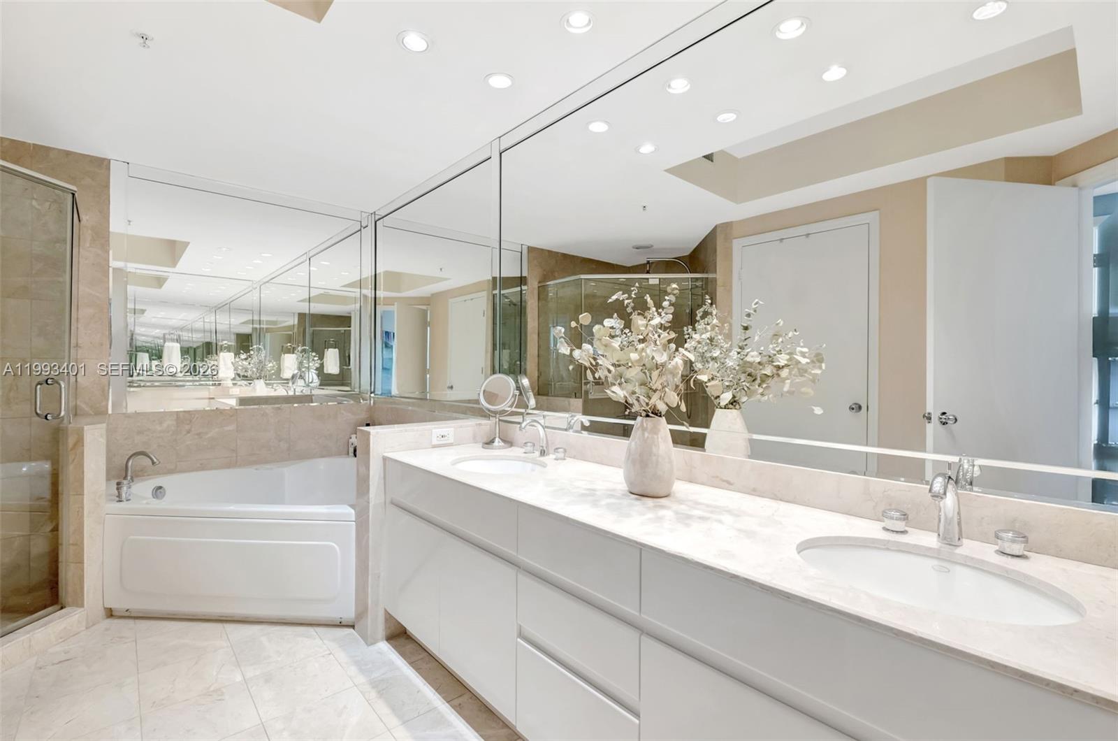 848 Brickell Key Dr #2605, Miami FL 33131