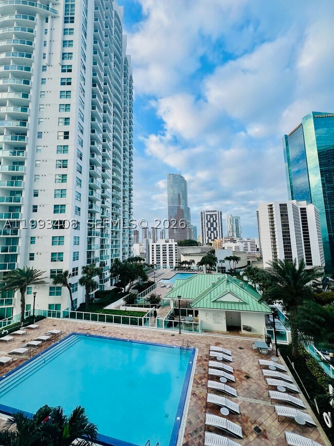 41 SE 5th St #903, Miami FL 33131