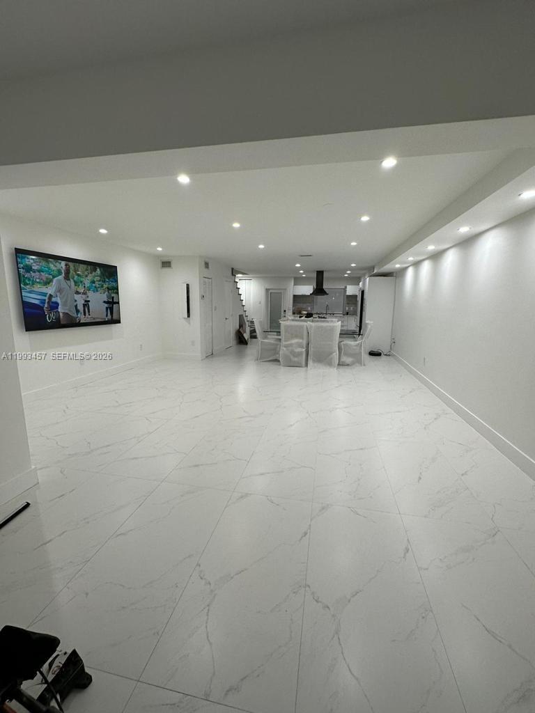 3672 NE 167th St #31, North Miami Beach FL 33160