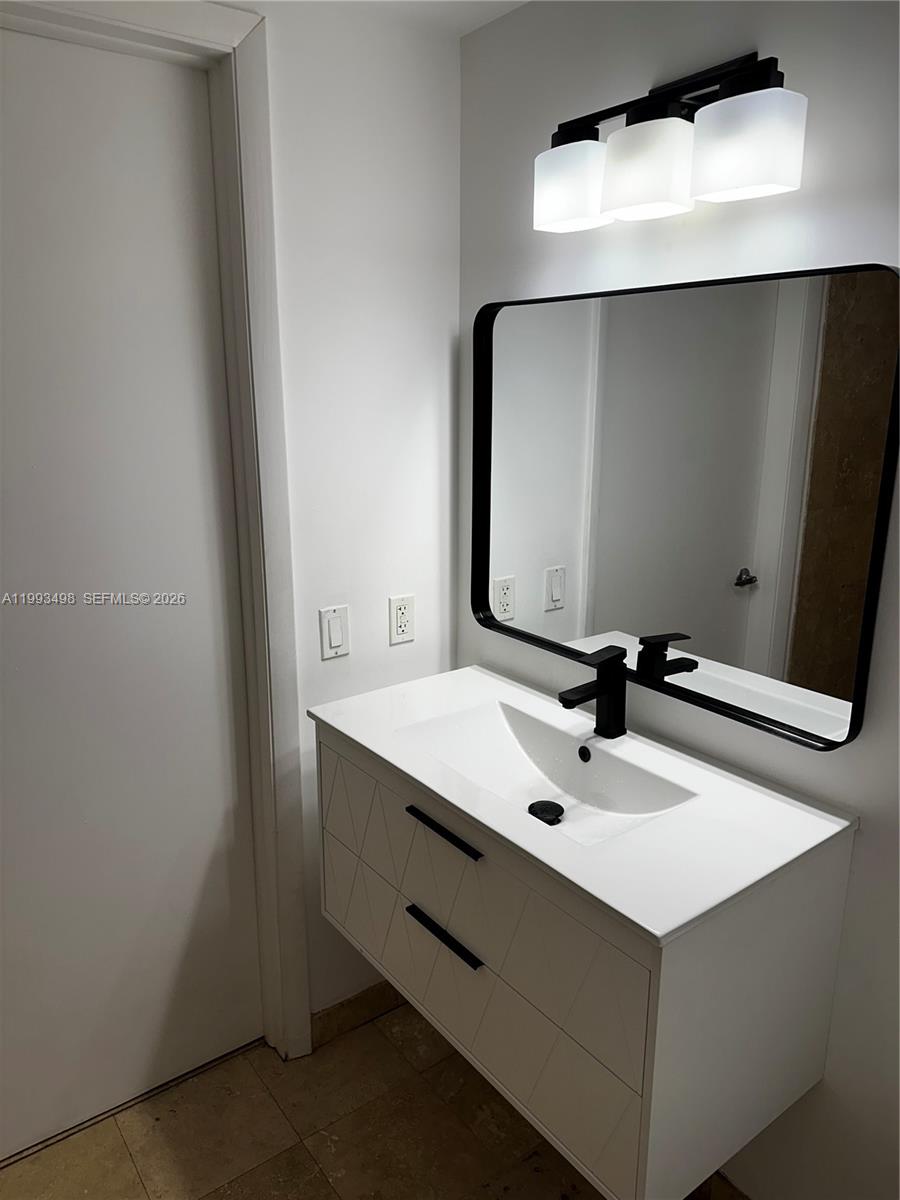 350 S Miami Ave #1704, Miami FL 33130