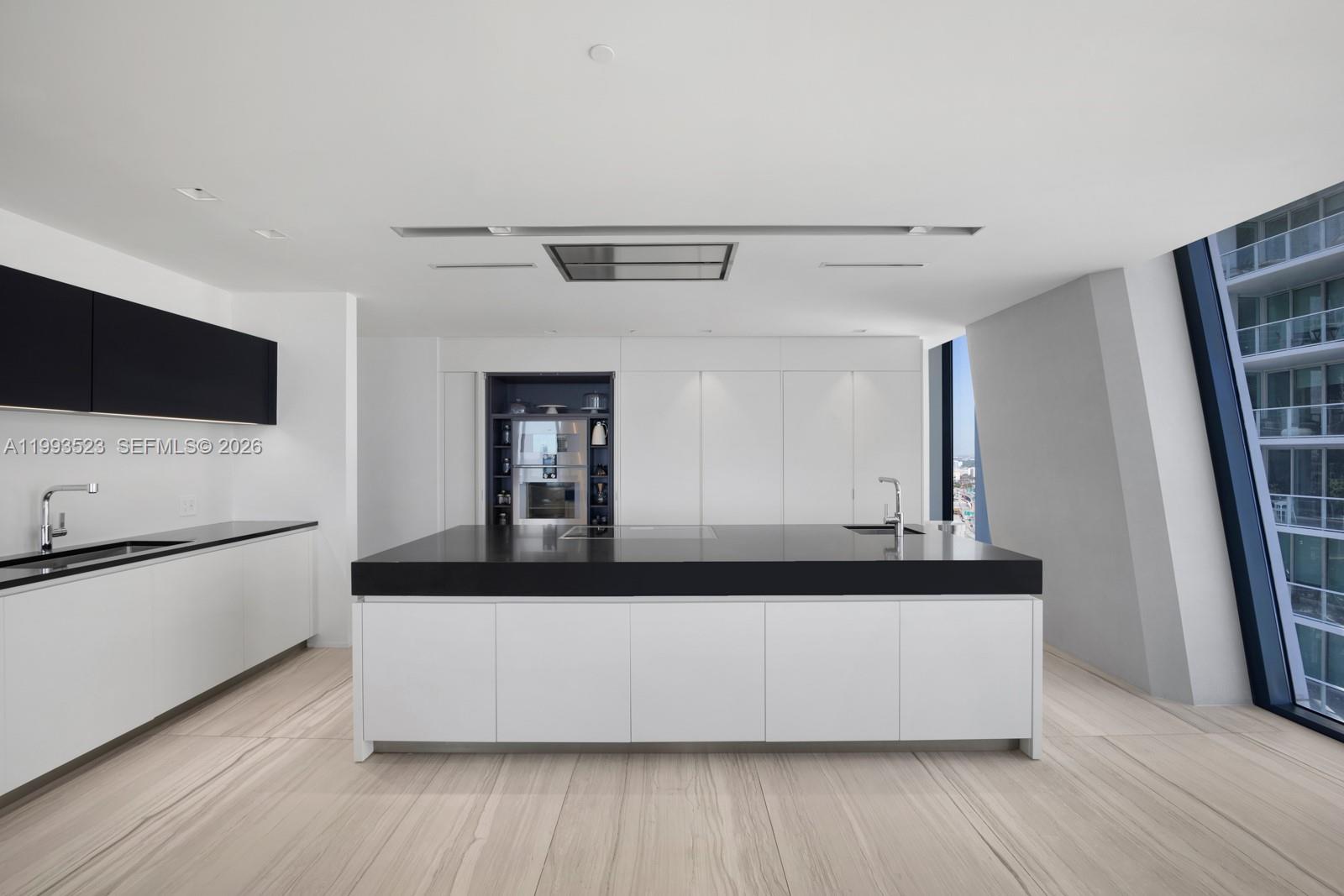 1000 Biscayne Blvd #2702, Miami FL 33132