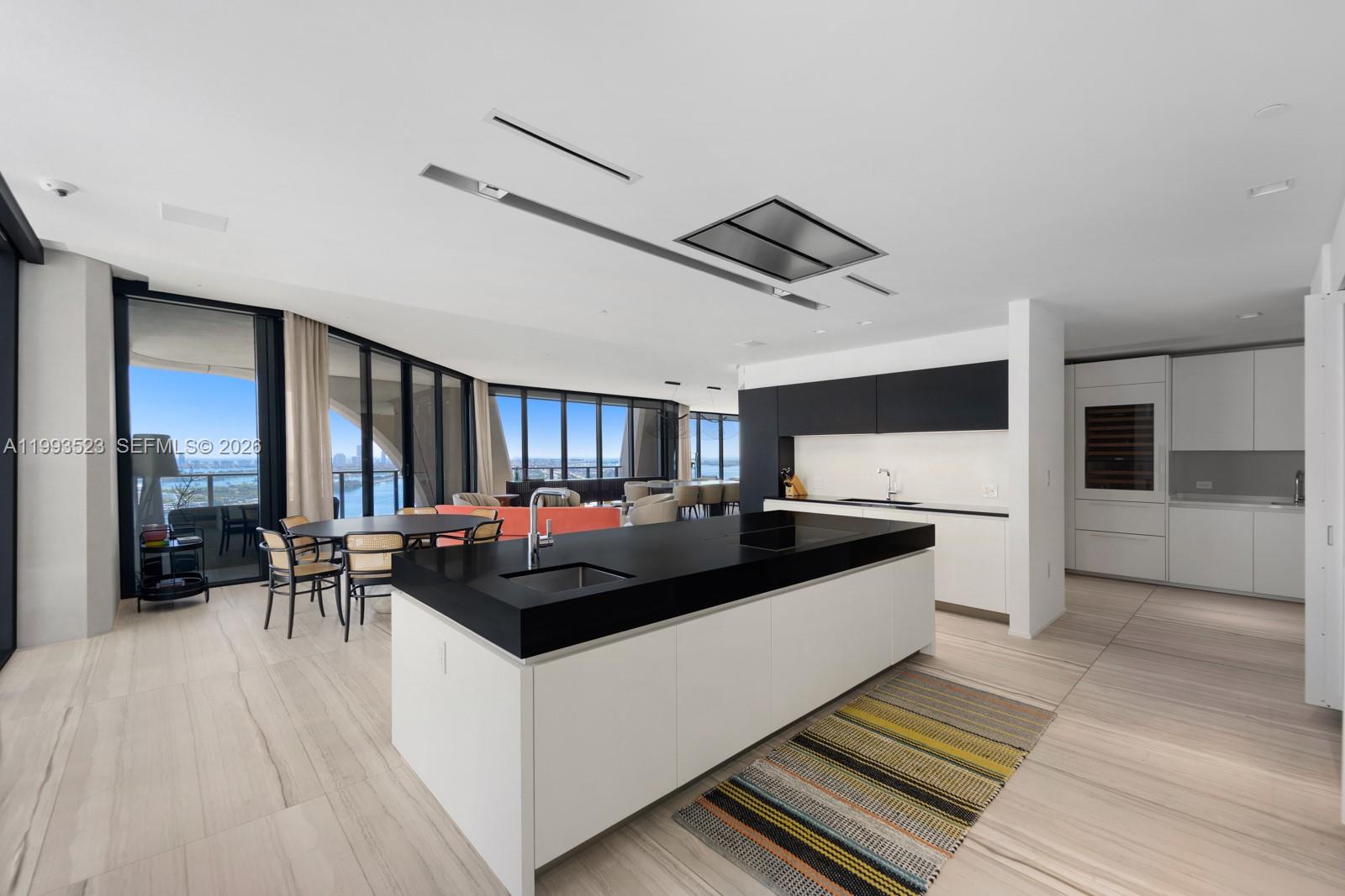 1000 Biscayne Blvd #2702, Miami FL 33132