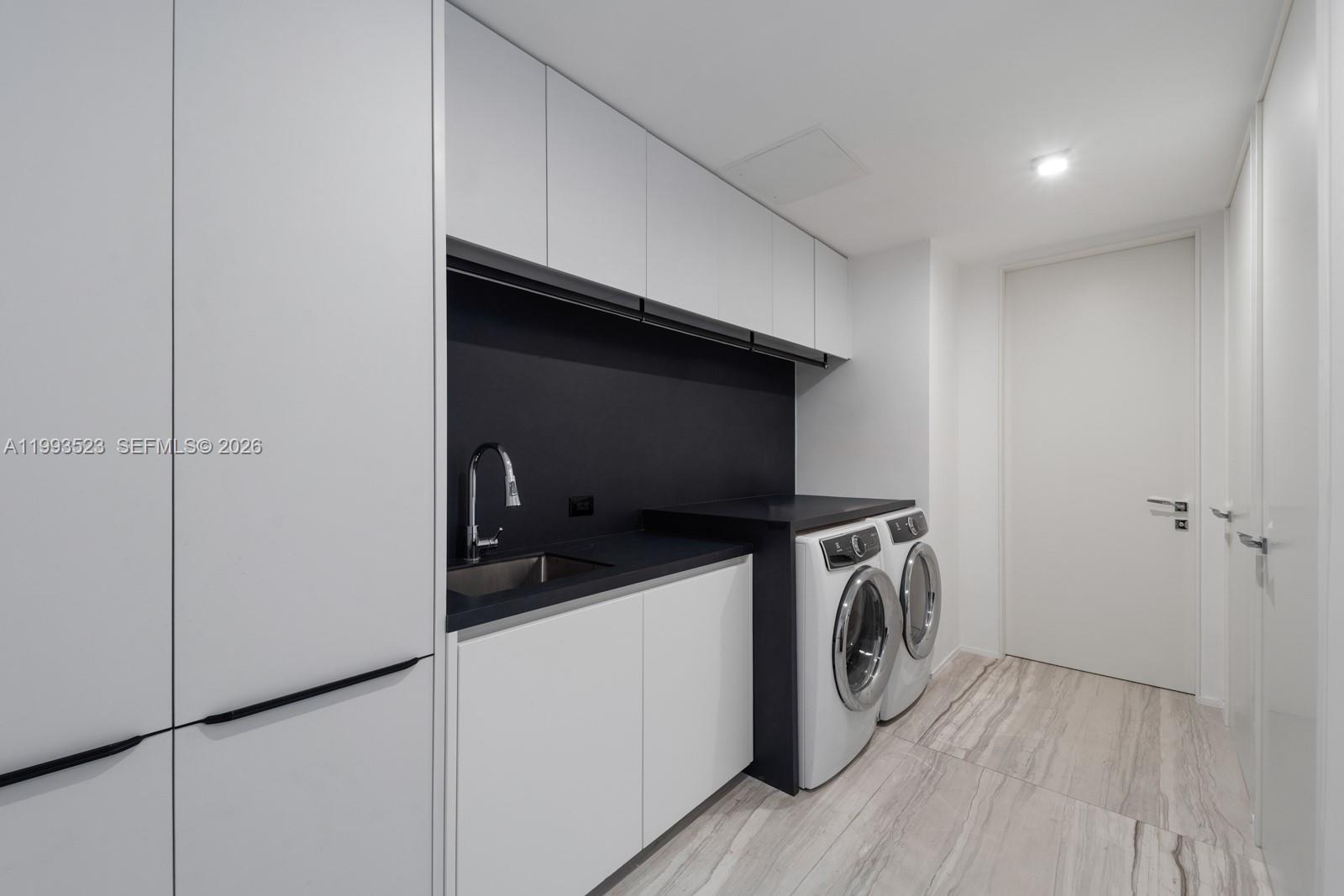 1000 Biscayne Blvd #2702, Miami FL 33132