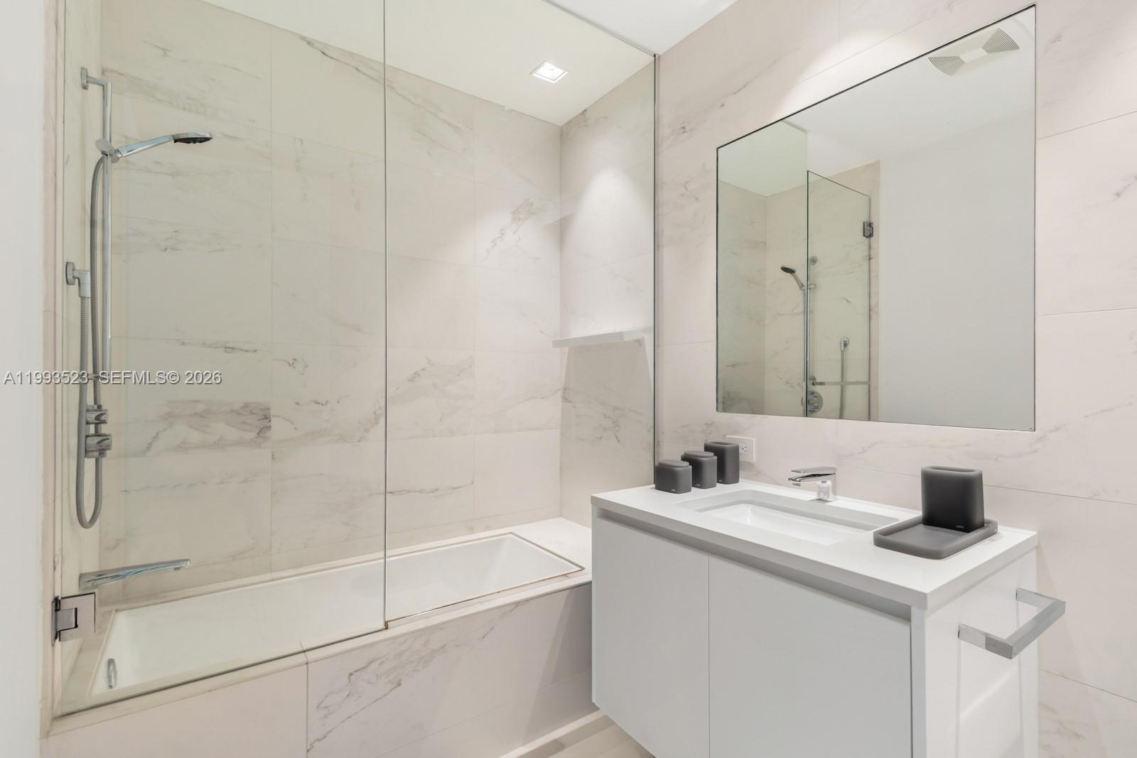 1000 Biscayne Blvd #2702, Miami FL 33132