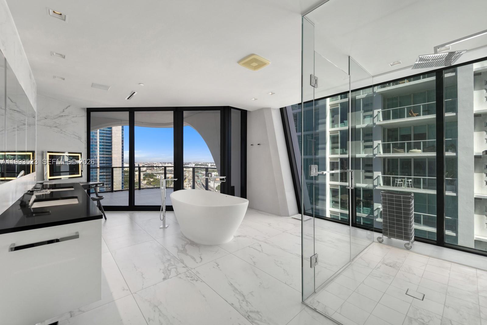 1000 Biscayne Blvd #2702, Miami FL 33132