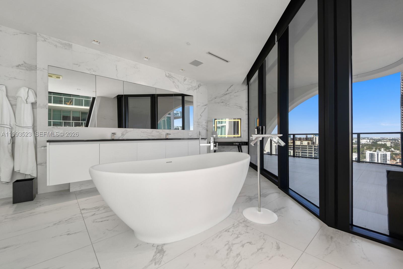 1000 Biscayne Blvd #2702, Miami FL 33132