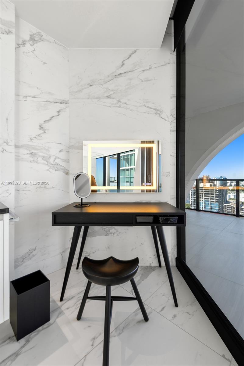 1000 Biscayne Blvd #2702, Miami FL 33132