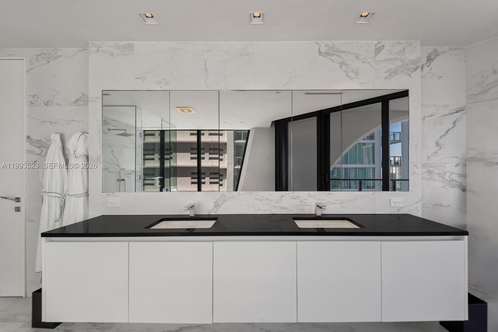 1000 Biscayne Blvd #2702, Miami FL 33132
