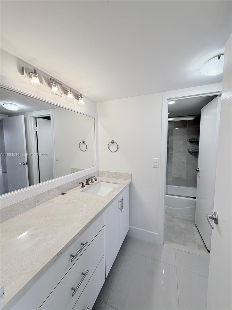 2333 Brickell Ave #1407, Miami FL 33129