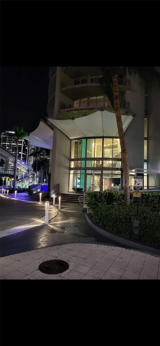 690 SW 1 CT #1722, Miami FL 33130