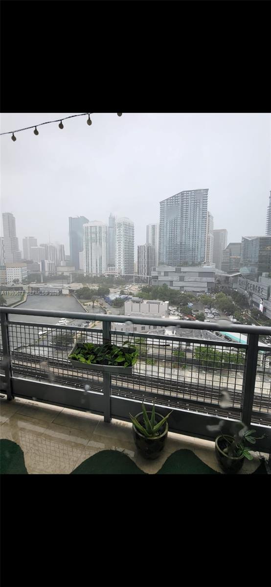 690 SW 1 CT #1722, Miami FL 33130