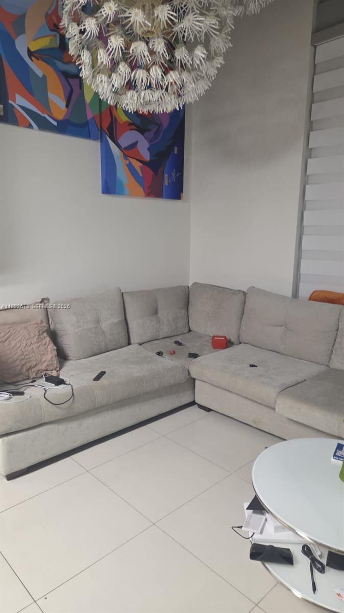 690 SW 1 CT #1722, Miami FL 33130