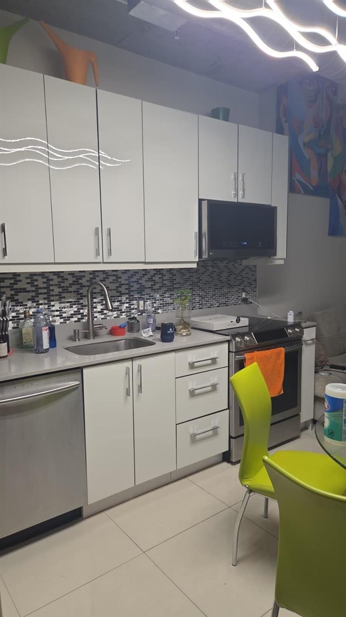 690 SW 1 CT #1722, Miami FL 33130