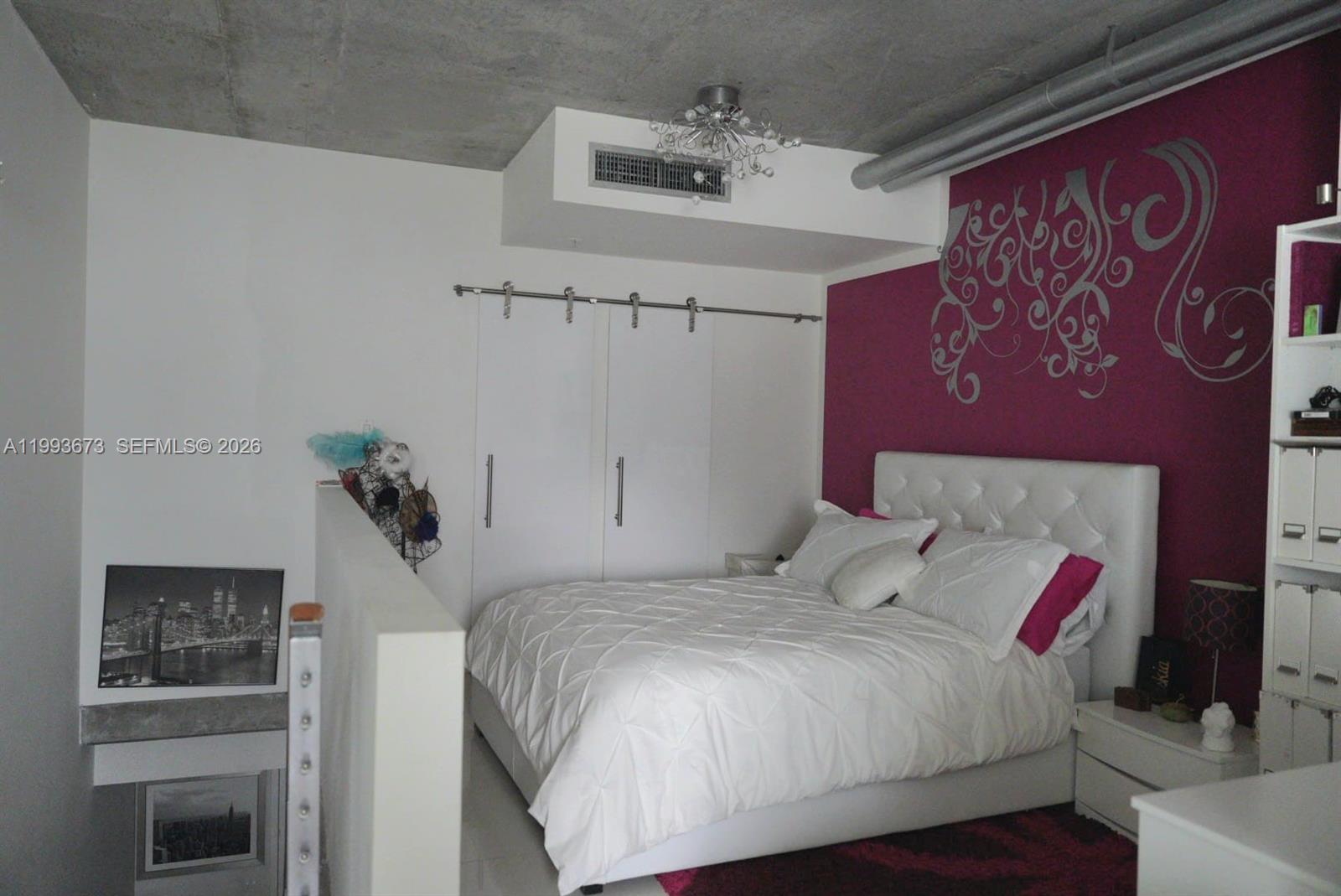 690 SW 1 CT #1722, Miami FL 33130