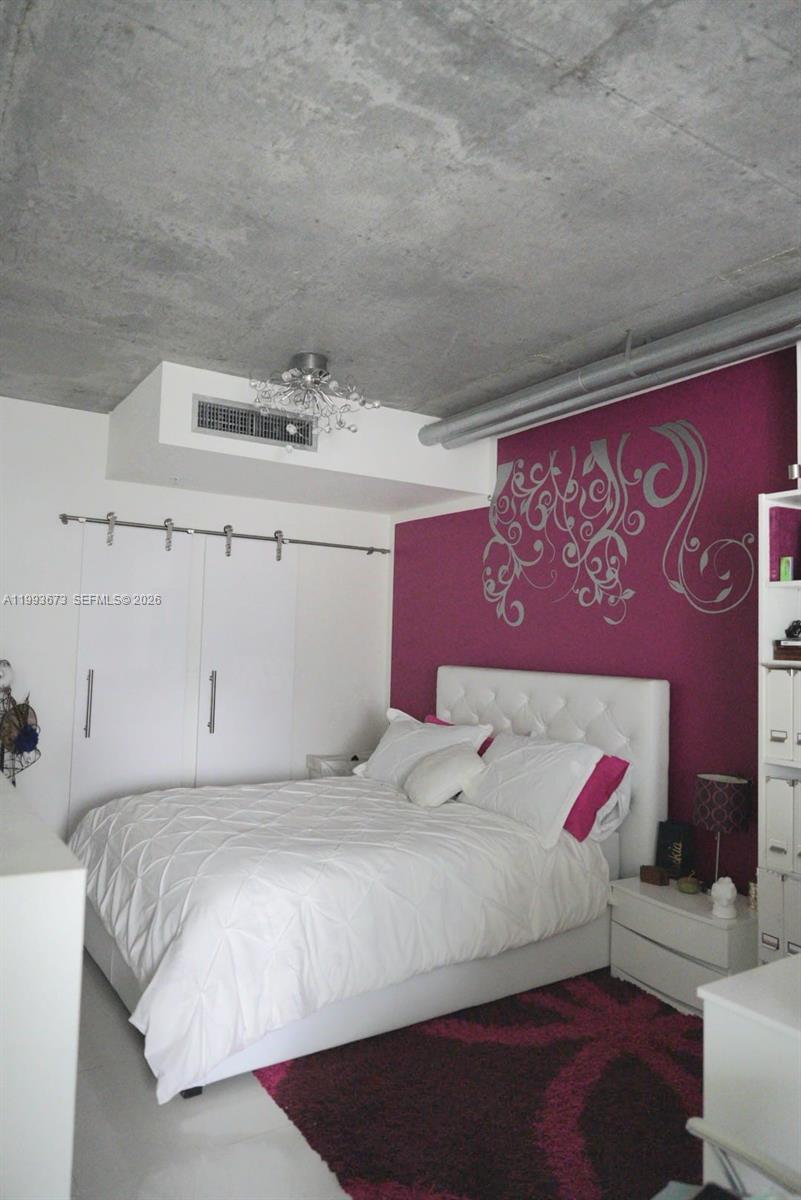 690 SW 1 CT #1722, Miami FL 33130