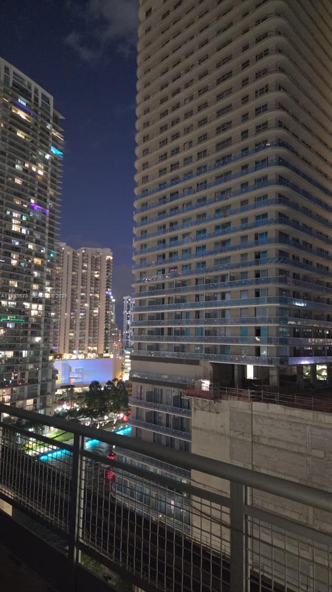 690 SW 1 CT #1722, Miami FL 33130