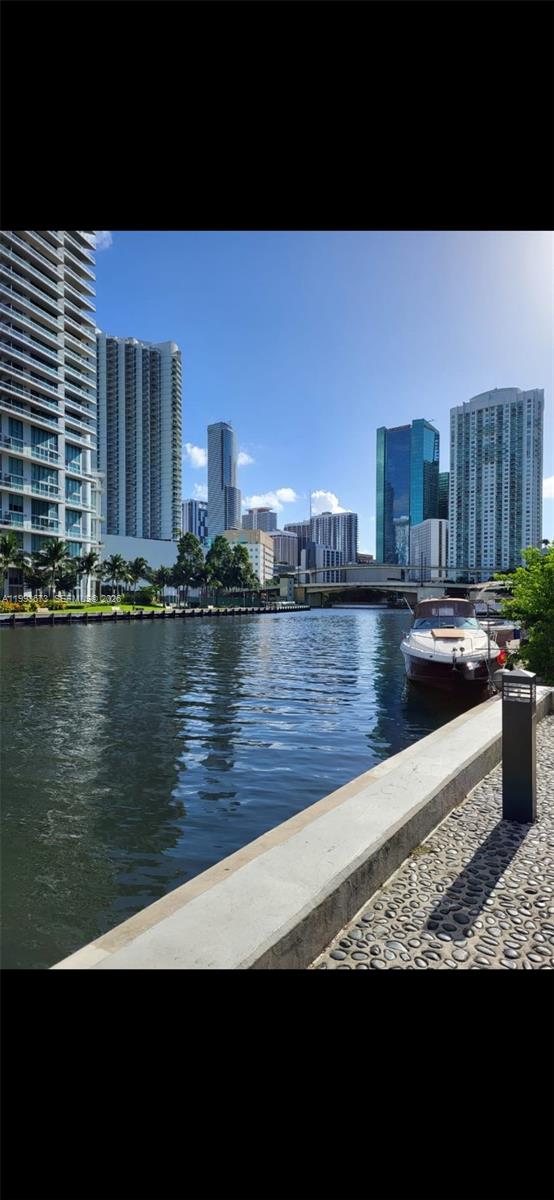690 SW 1 CT #1722, Miami FL 33130