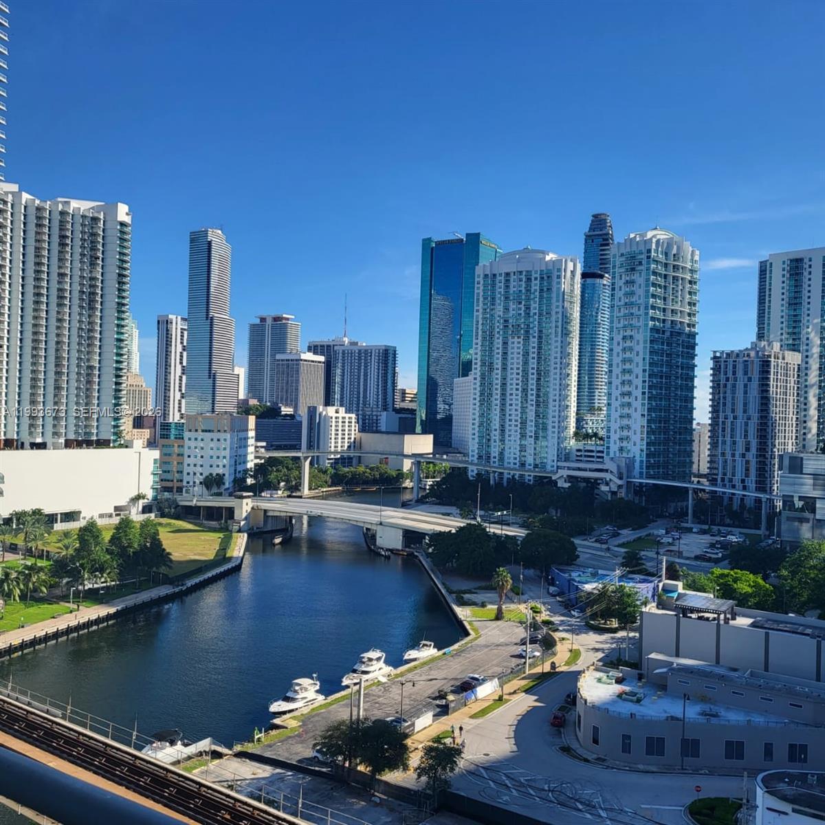 690 SW 1 CT #1722, Miami FL 33130