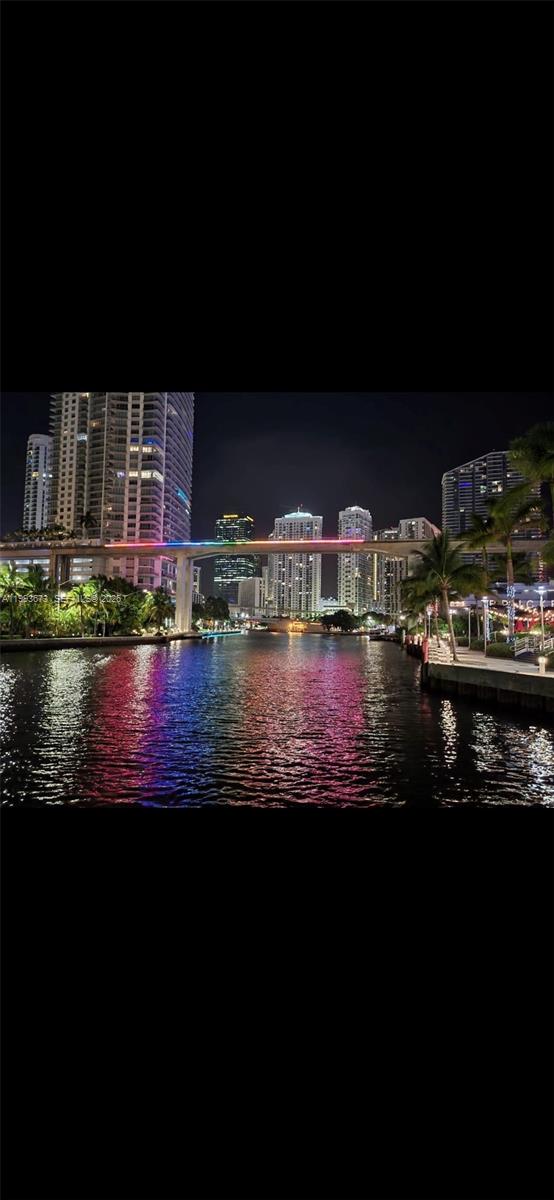 690 SW 1 CT #1722, Miami FL 33130