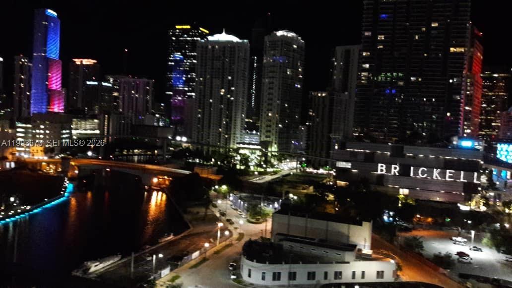 690 SW 1 CT #1722, Miami FL 33130