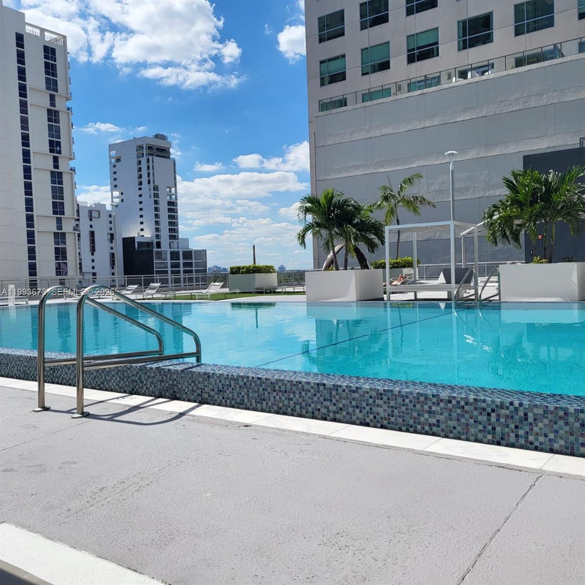690 SW 1 CT #1722, Miami FL 33130