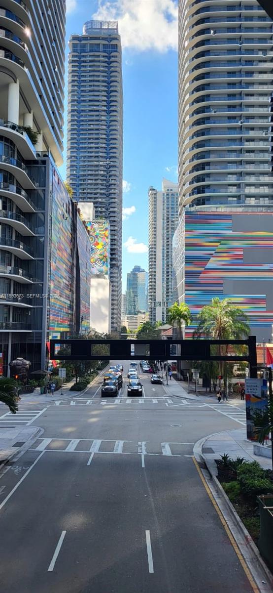 690 SW 1 CT #1722, Miami FL 33130