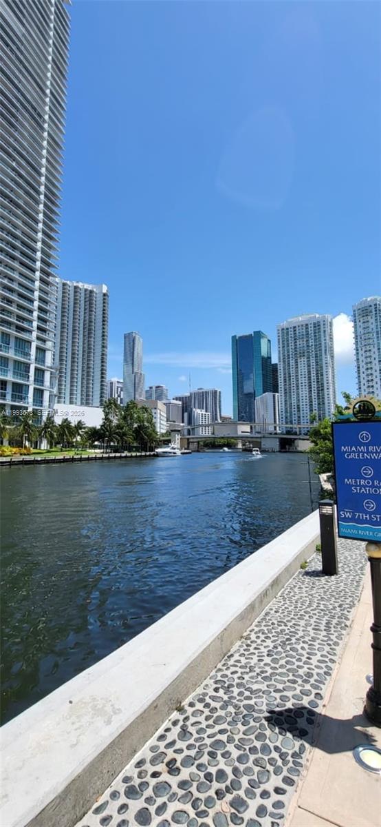 690 SW 1 CT #1722, Miami FL 33130