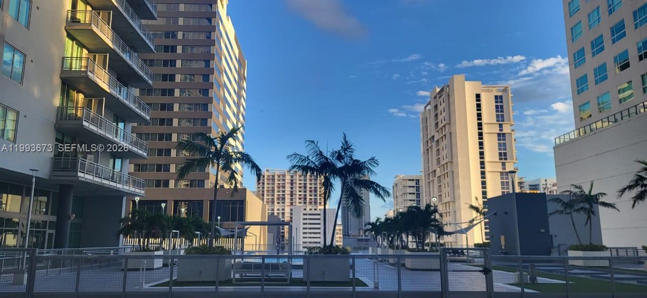 690 SW 1 CT #1722, Miami FL 33130
