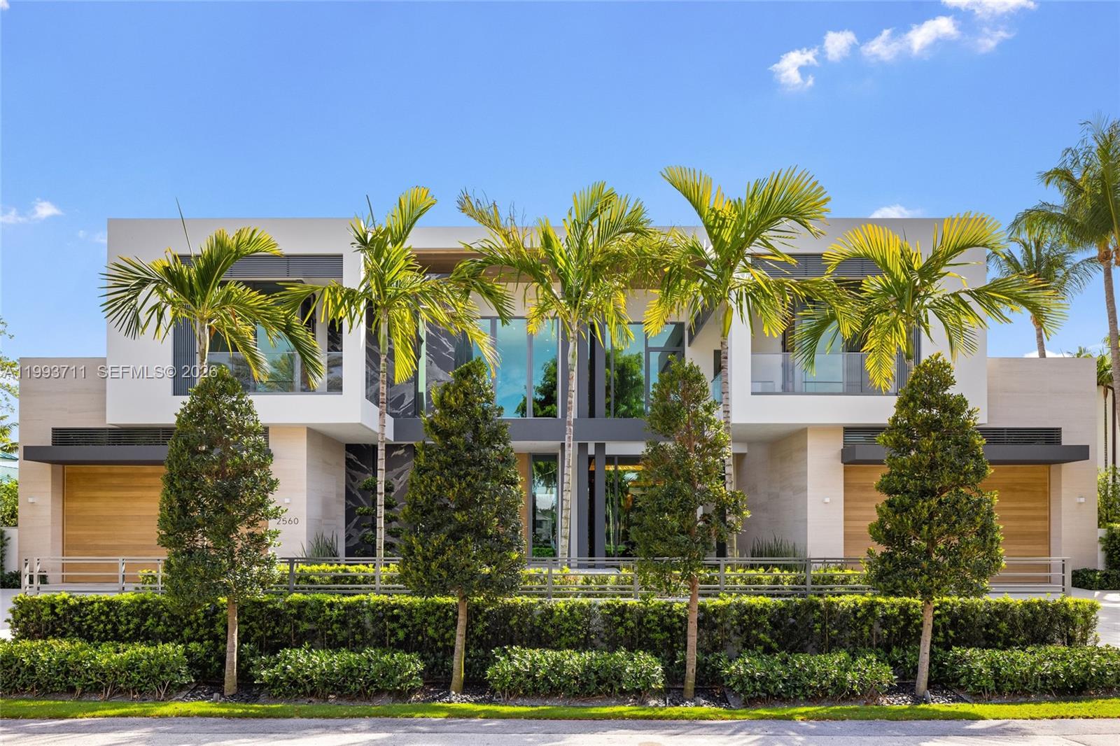 2560 Del Lago Dr, Fort Lauderdale FL 33316