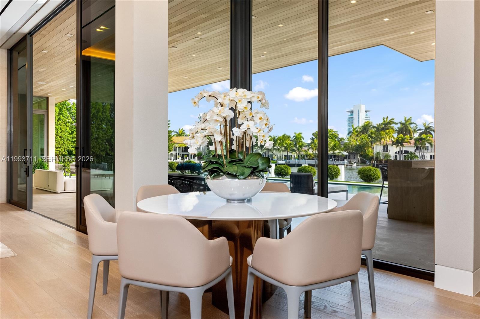 2560 Del Lago Dr, Fort Lauderdale FL 33316
