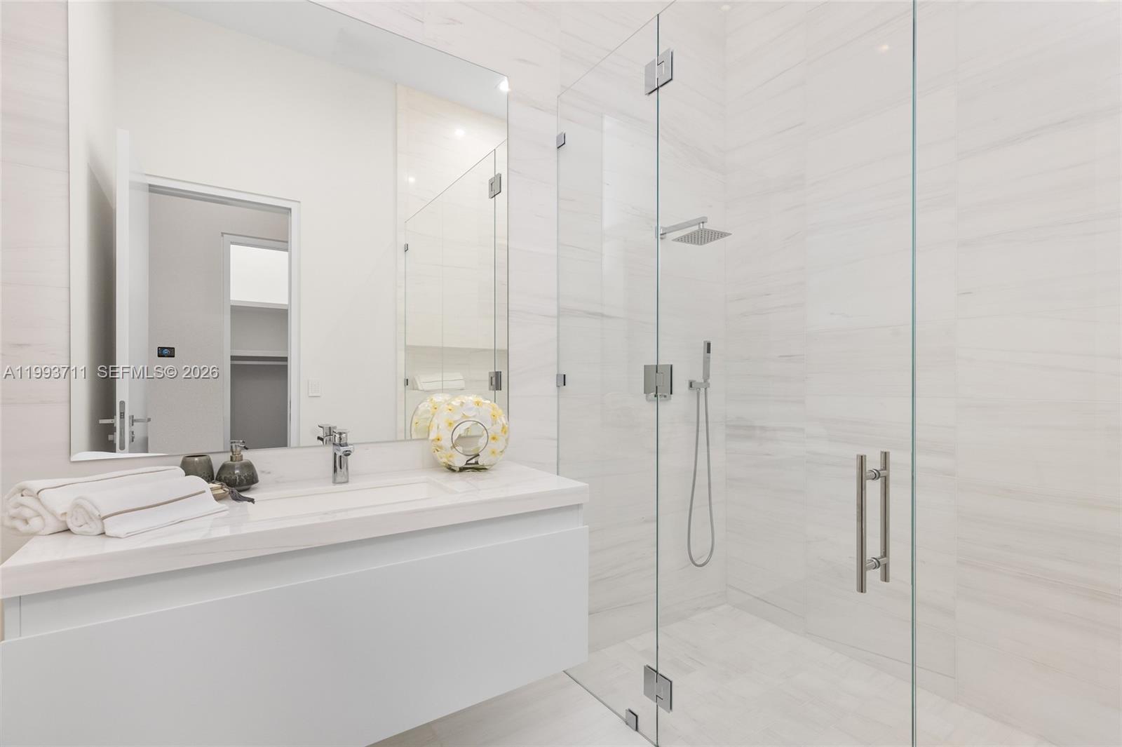 2560 Del Lago Dr, Fort Lauderdale FL 33316
