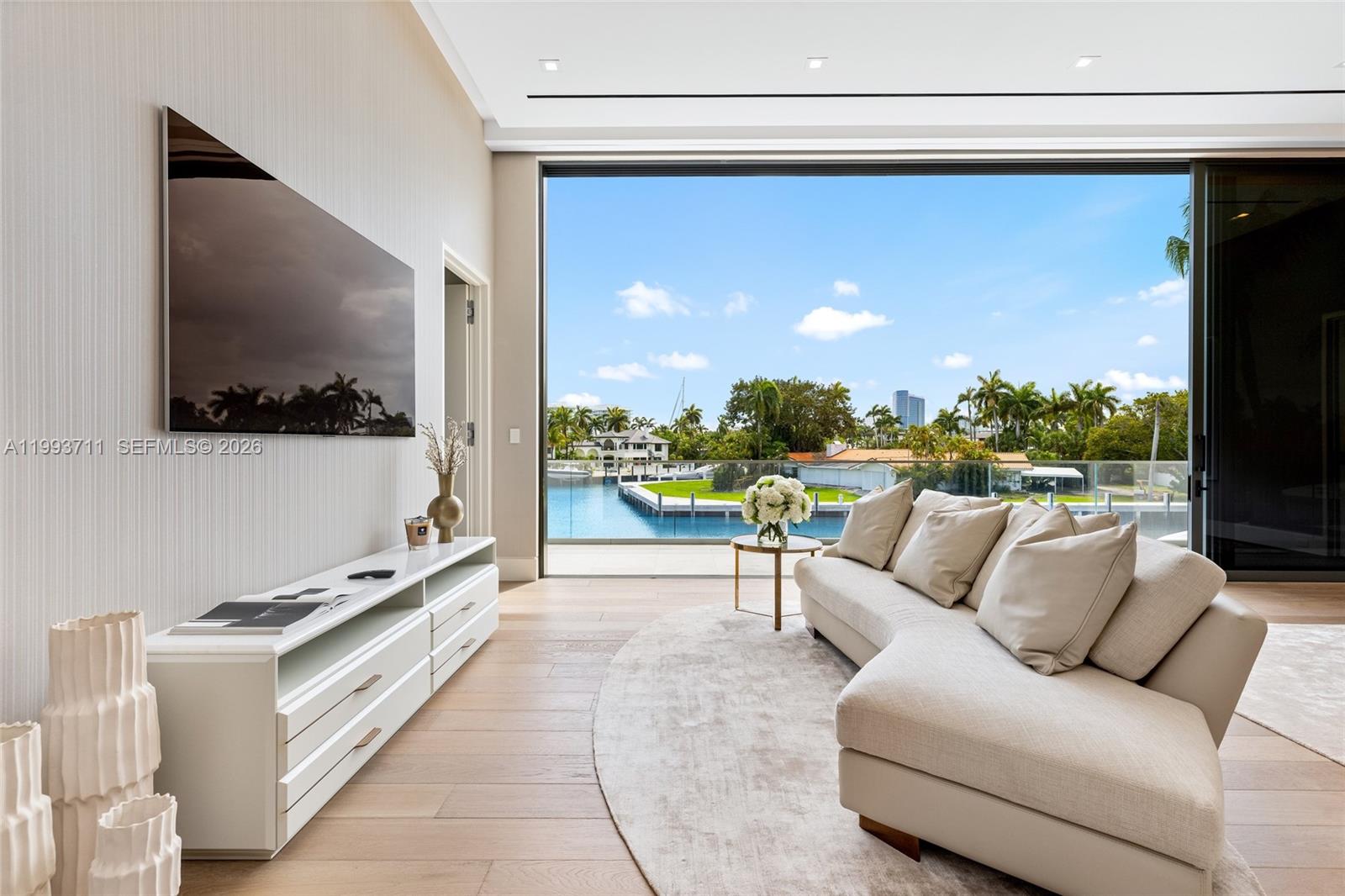 2560 Del Lago Dr, Fort Lauderdale FL 33316