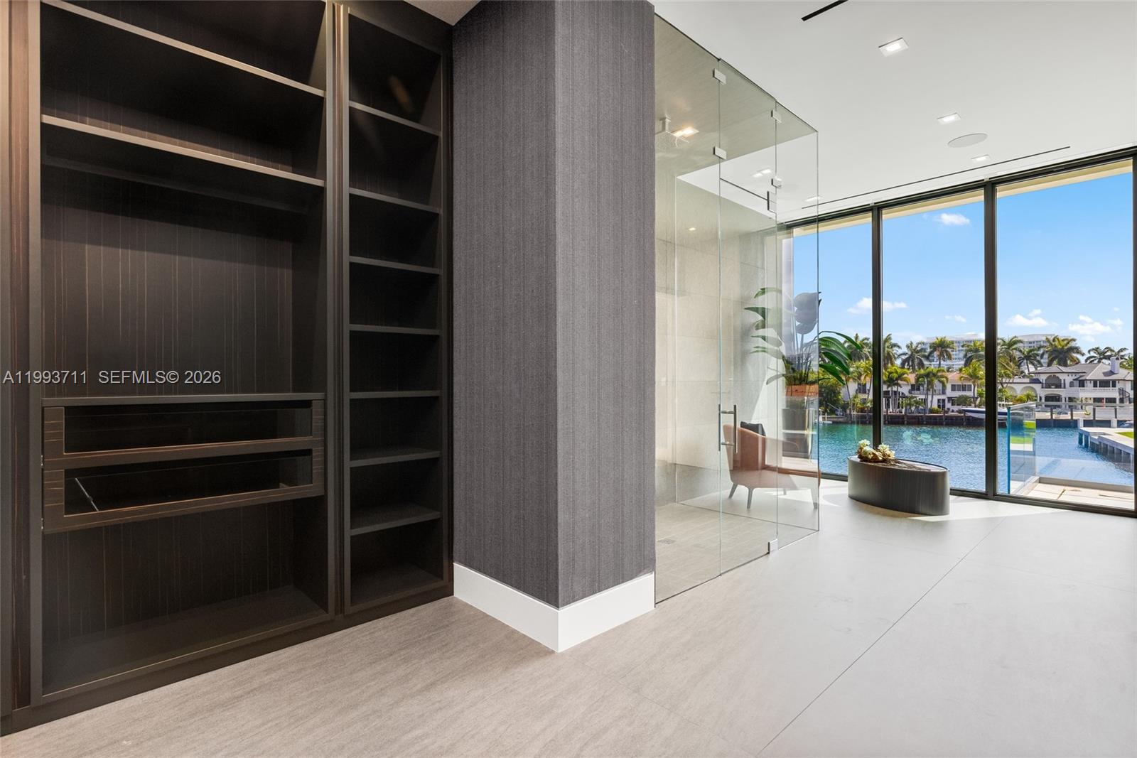 2560 Del Lago Dr, Fort Lauderdale FL 33316