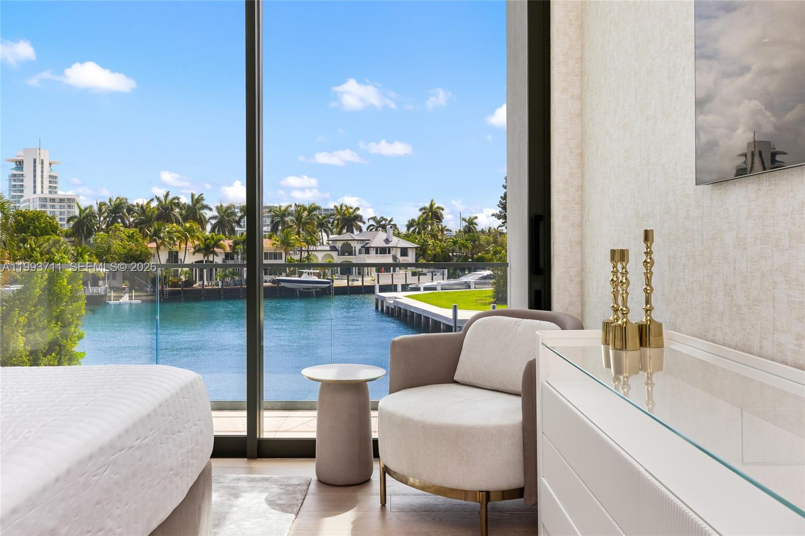 2560 Del Lago Dr, Fort Lauderdale FL 33316