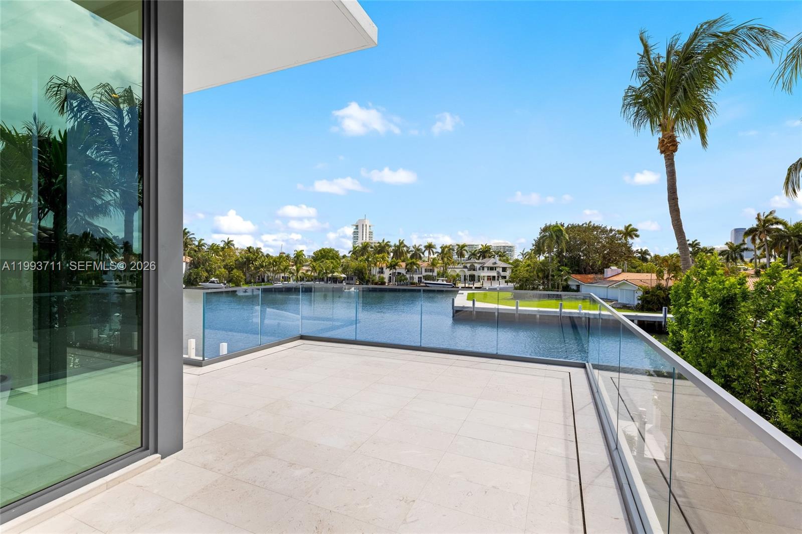 2560 Del Lago Dr, Fort Lauderdale FL 33316