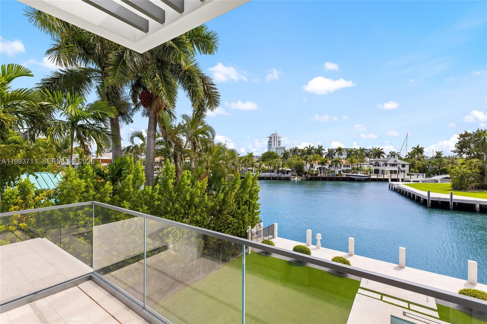 2560 Del Lago Dr, Fort Lauderdale FL 33316